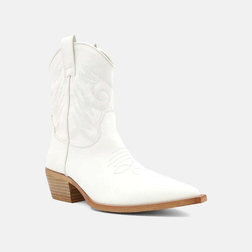 SHU SHOP White Boots